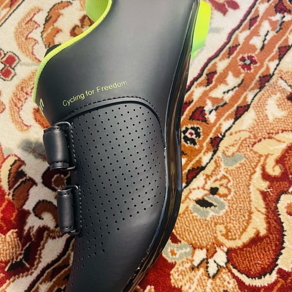 Kids' Black and Green cycling shoes